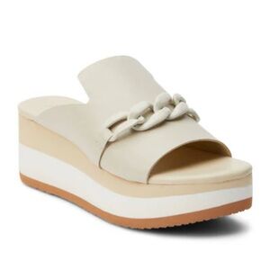 New with box - Matisse Footwear

Jada Platform Wedge • Bone